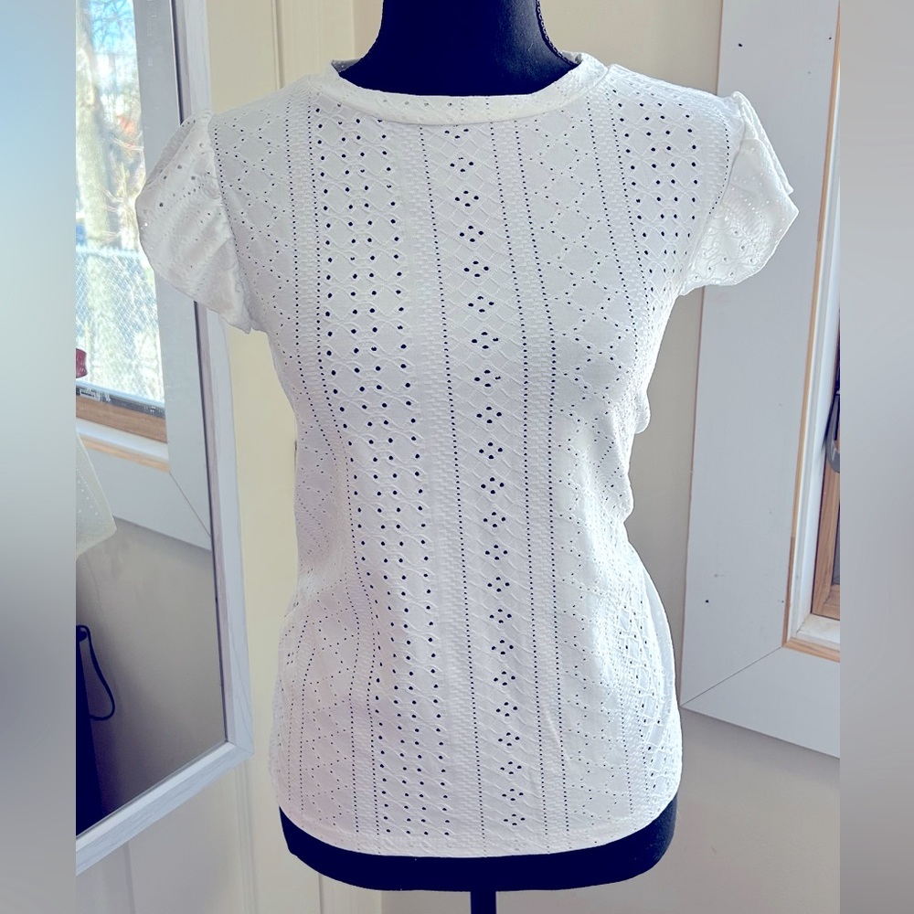 🛍️White Ruffle Cap Sleeve Top🛍️ - Picture 2 of 3